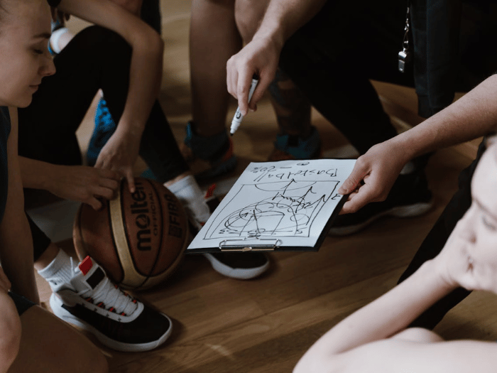 Trainer erklärt Spielzug